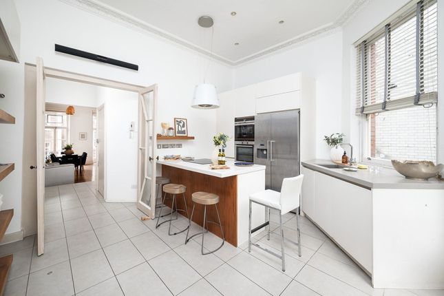 Flat 2 8, Green Street, London photo 4