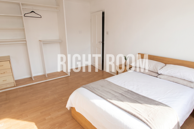 4 Courtland Gardens, Southampton photo 2