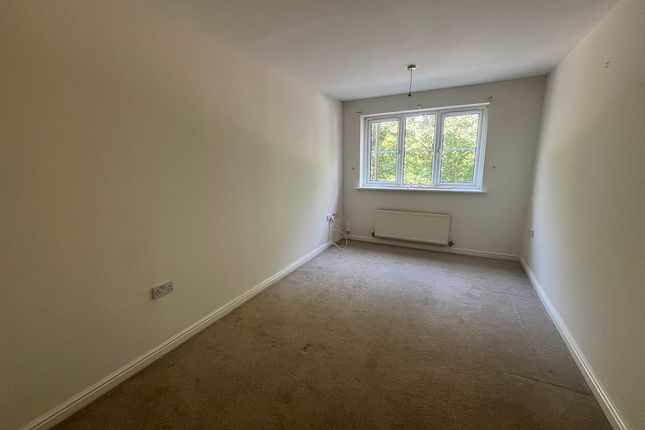 73, Skylark Road, Bridgend photo 3