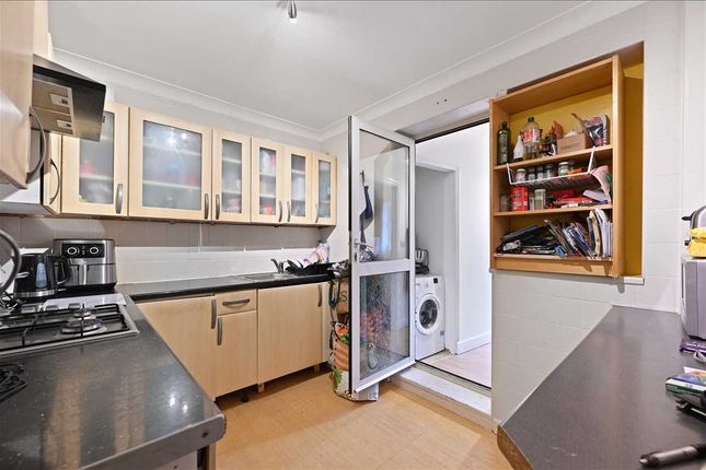 212, St. Helier Avenue, Morden photo 3