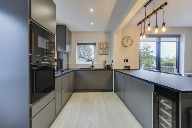 4, Emmott Drive, Leeds photo 3