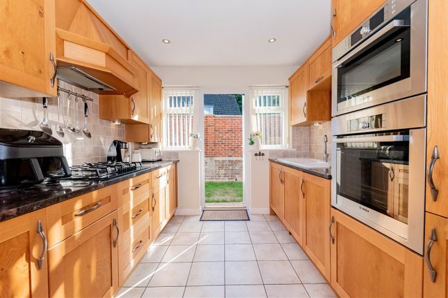 1, Willowford, Yateley photo 3