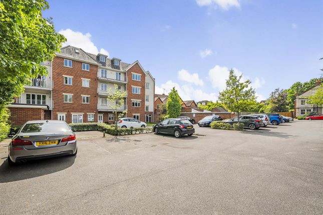 Flat for sale in Church Road, Caversham, Reading