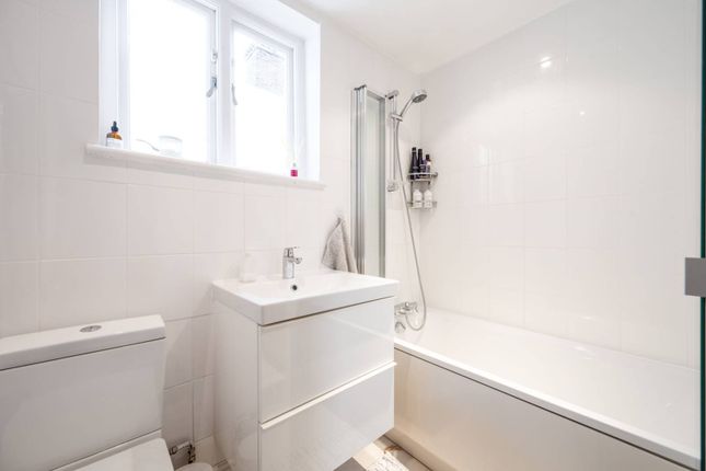 Flat for sale in Wendover Road, Harlesden, London