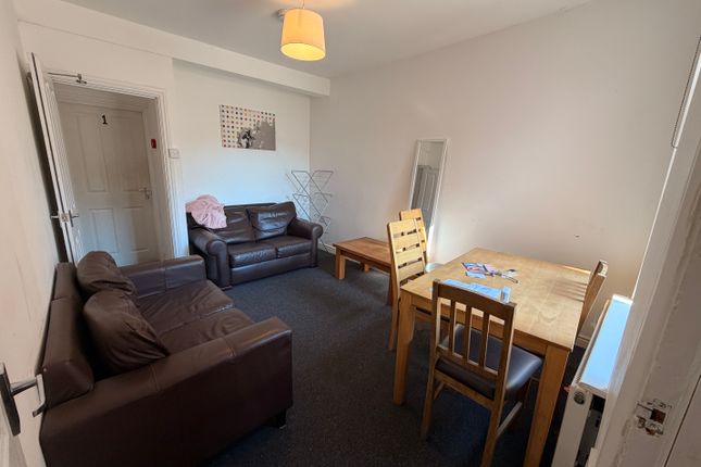 Room 3, 20, Moore Street, NORTHAMPTON photo 5