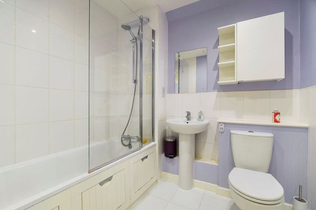 Flat for sale in Leverton Close, London