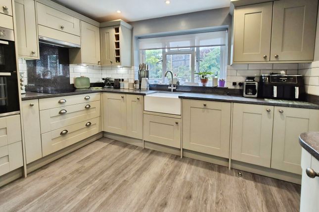 7, Fox Meadows, Crewkerne photo 3