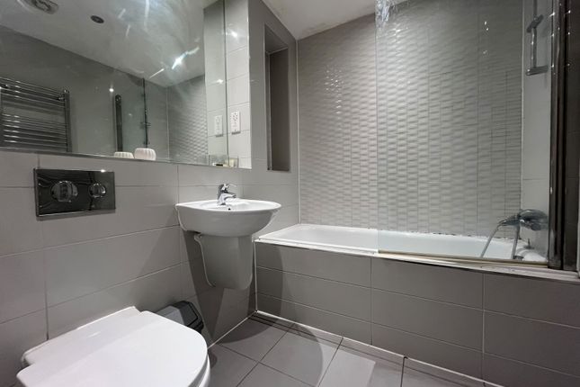 2 Otter Way, Yiewsley, WEST DRAYTON photo 4