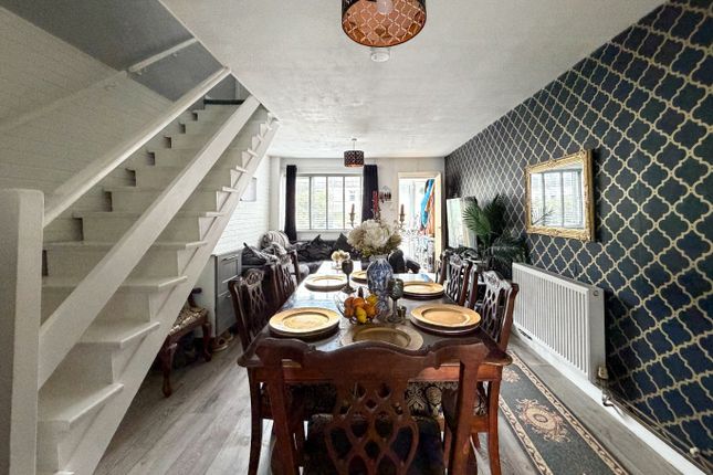 4 Charles Crescent, Taunton, Somerset photo 3