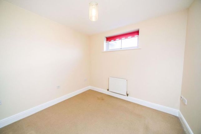 Lacey Close, London photo 4