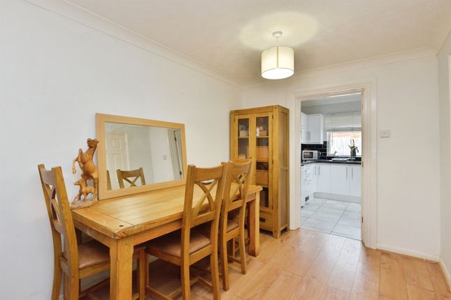 14, The Carne, Milton Keynes photo 4