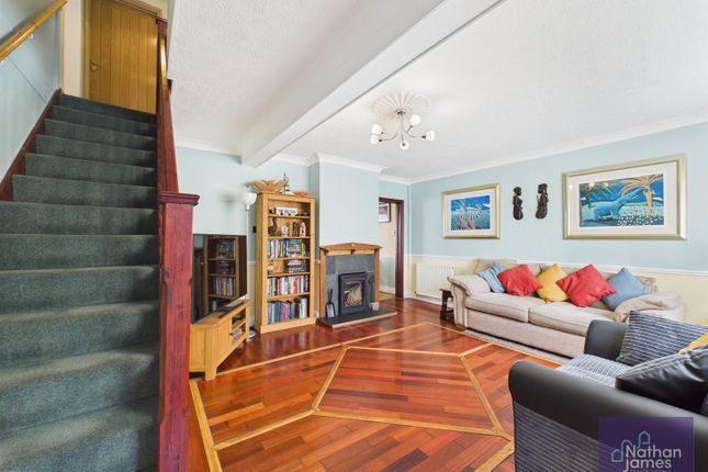 6, Kestrel Close, Caldicot photo 3