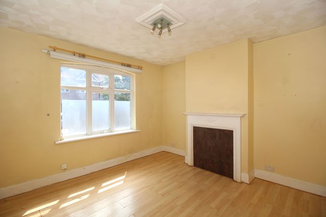 2 Clarence Avenue, Upminster photo 4