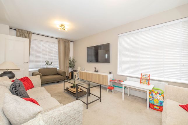 8, Pitman Road, Canterbury photo 3