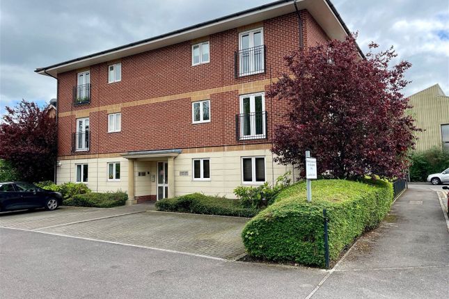 Thumbnail Flat for sale in Laundry Court, Northway, Newbury