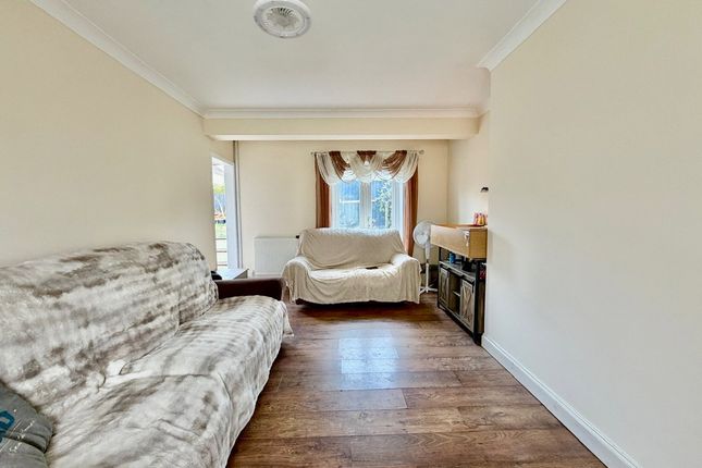 43, Trosnant Crescent, Hengoed photo 3