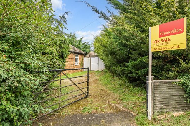 Thumbnail Detached bungalow for sale in Carterton, Oxfordshire