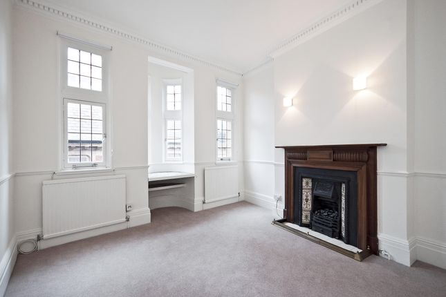 Flat 3B, King Edward Mansions, 8, Grape Street, London photo 4