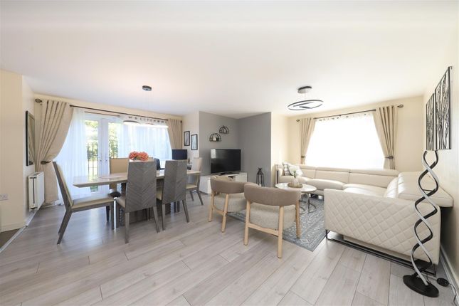 Flat 8 Fulmar House, Albacore Way, Hayes photo 2