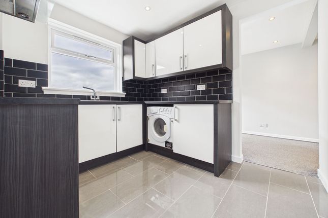 4 Mary Rae Road, Bellshill photo 4