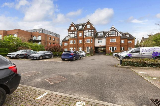 Flat for sale in Cheam Road, Ewell, Epsom