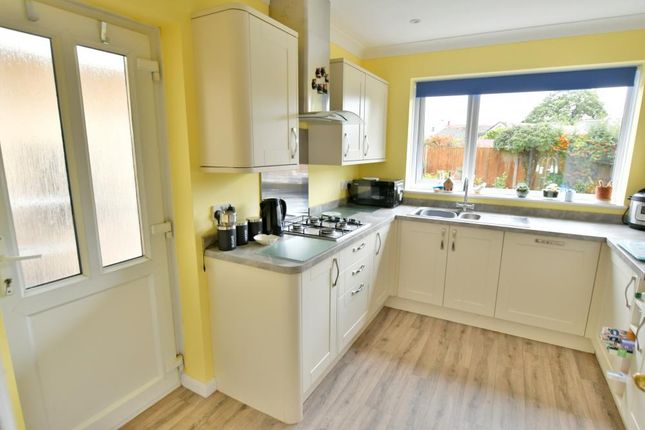 Parmiter Drive, Colehill photo 4