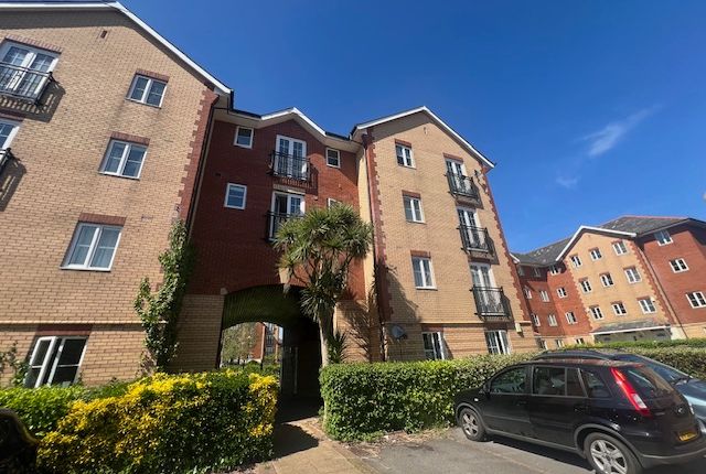Flat to rent in Campbell Drive, Cardiff Bay, Cardiff