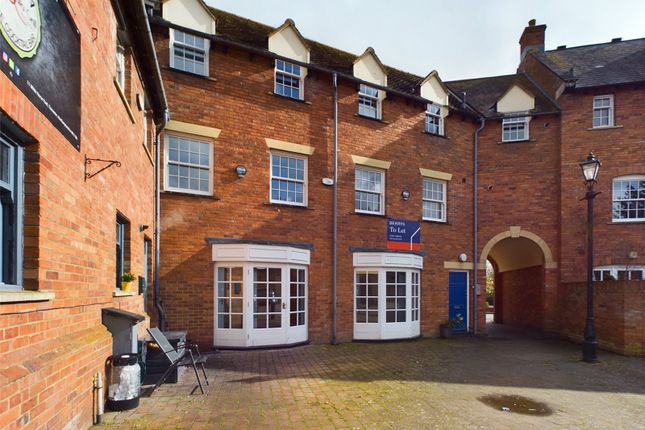 Office to let in 17 White Horse Yard, Towcester, Northampton