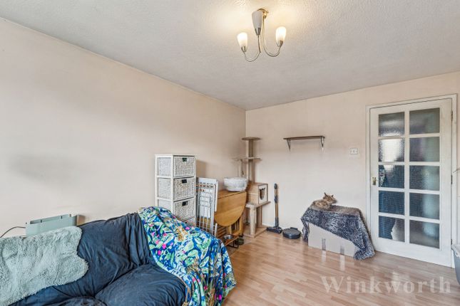 Flat 30, Verona Court, 5, Myers Lane, London photo 3