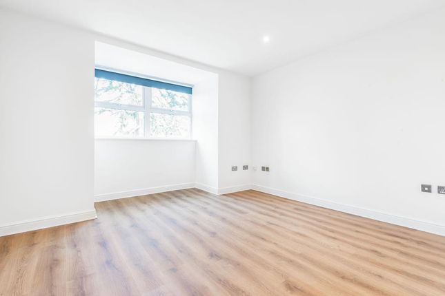 Flat to rent in Camberley, Surrey