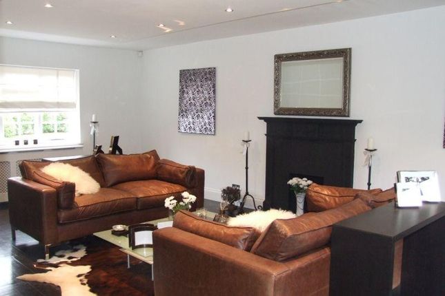 2 Court Drive, Maidenhead photo 3