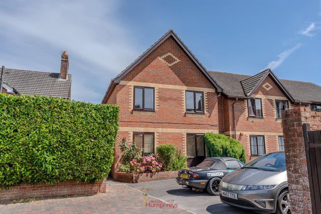 Robins Court-01.Jpg