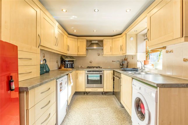 6, Warehouse Hill Road, Huddersfield photo 4