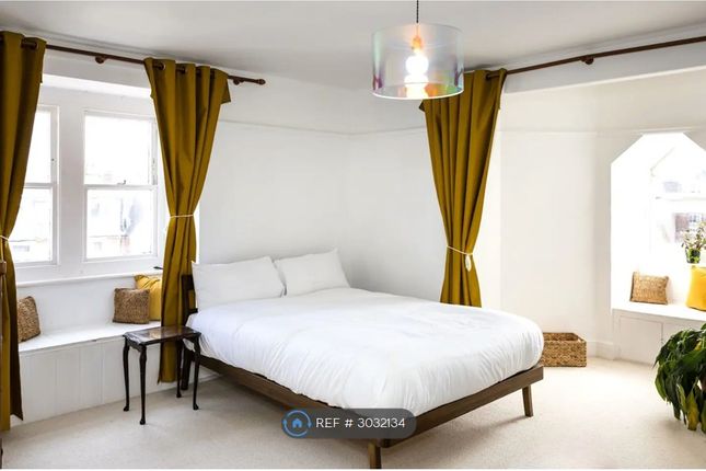 Flat   Jevington Gardens, Eastbourne photo 5