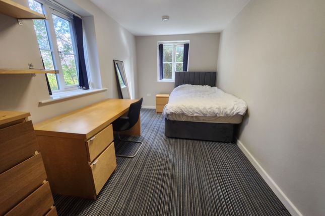 Apt-3,15 Ladybarn Lane, Manchester photo 5