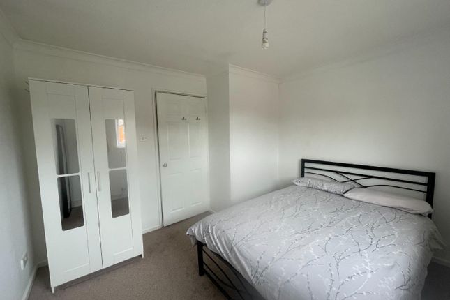 Flat for sale in Lapwing Rise, Stevenage