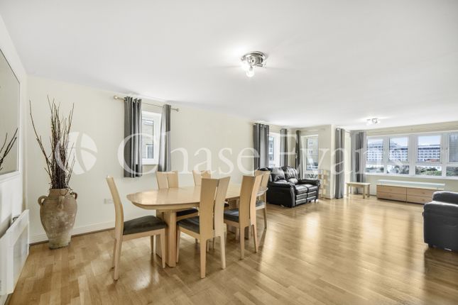 Flat to rent in St. Davids Square, Isle Of Dogs