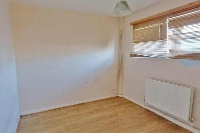 Flat 31, Pallant House, Tabard Street, London photo 4