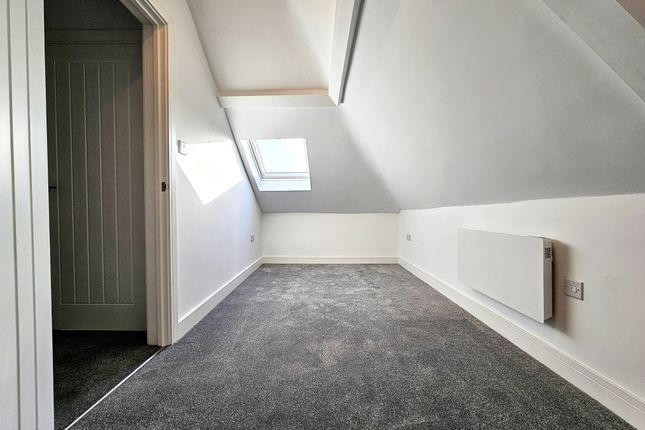 Llantwit House, Flat 9, Main Road, PONTYPRIDD photo 4