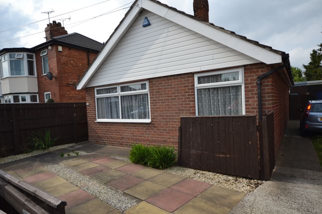 Thumbnail Bungalow for sale in Golf Links Road, Hull