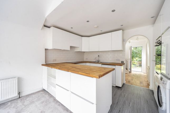 32 Florence Close, Chichester photo 2