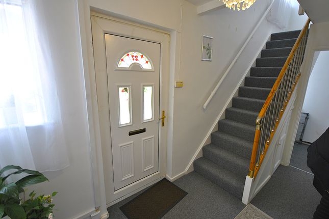 27, Hazel Avenue, Doncaster photo 3