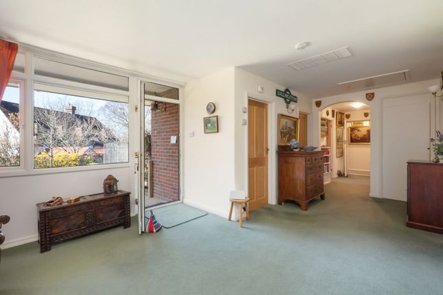 4, Meadow Close, Canterbury photo 3