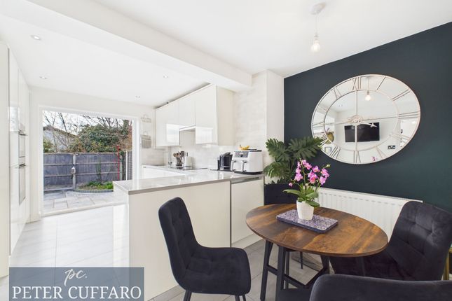 2 Abbotts Way, Ware photo 3