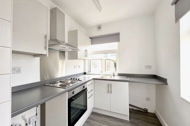 5 Michael Gardens, Hornchurch photo 3