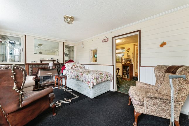 58, West End, March photo 4