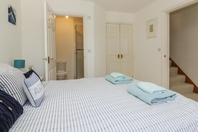53, Calver Close, Penryn photo 3