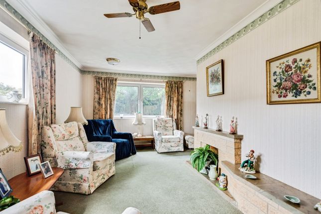 13, Deene Close, Banbury photo 2