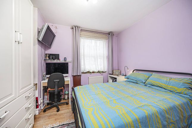 Flat for sale in Cazenove Road, Clapton, London