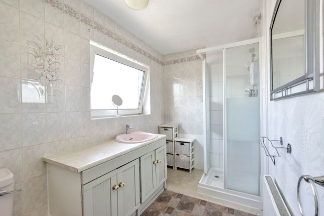 12, Hudson Close, Watford photo 3
